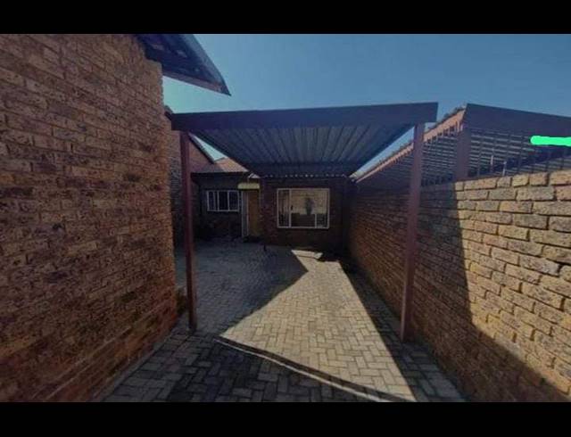 2 BEDROOM TOWNHOUSE FOR SALE IN BIRCH ACRES